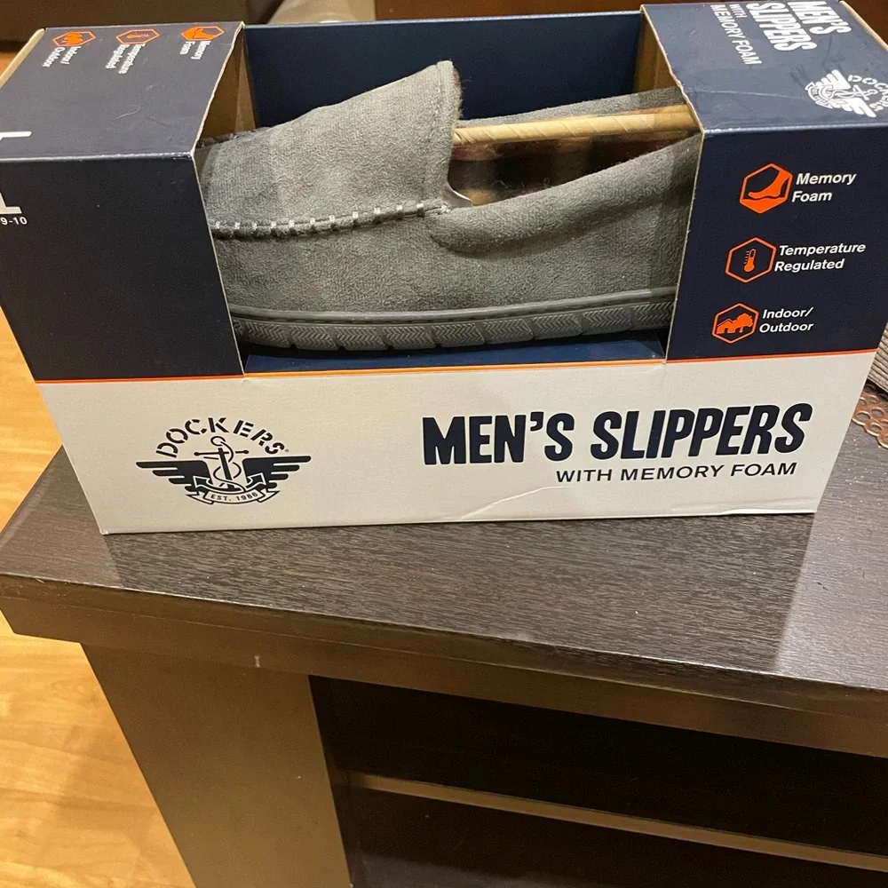 Dockers Men's Grey Slippers with Memory Foam